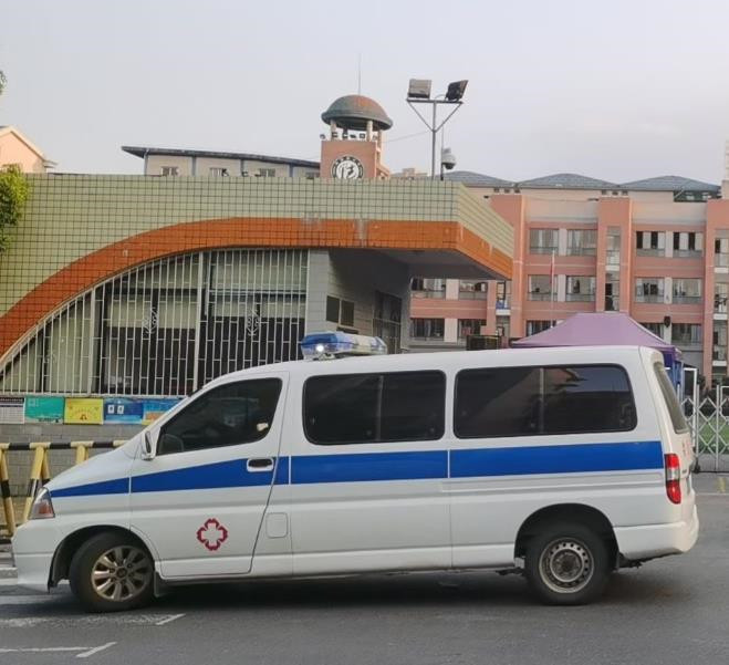 黔西南救护车出租护送骨折病人一公里多少钱